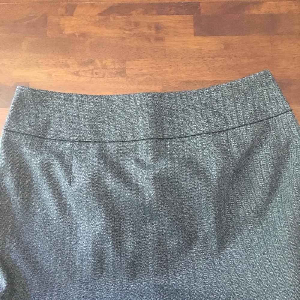 Woman’s pencil skirt. - Picture 3 of 8